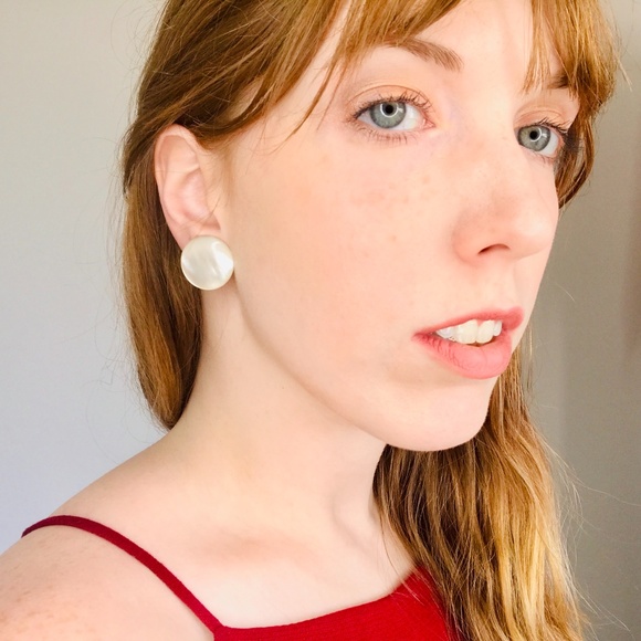 Vintage Pearlescent Clip-On Earrings - Picture 3 of 3